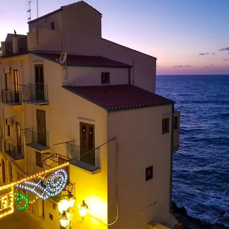 Tra La Rocca E Il Mare Di * Cefalu