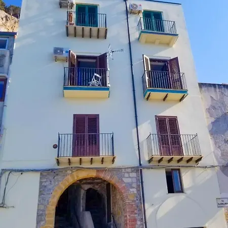 Apartment Tra La Rocca E Il Mare Di *