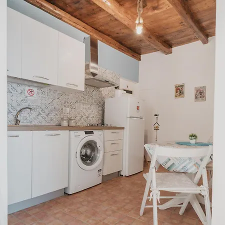 Apartment Tra La Rocca E Il Mare Di *