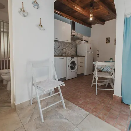 Apartment Tra La Rocca E Il Mare Di *